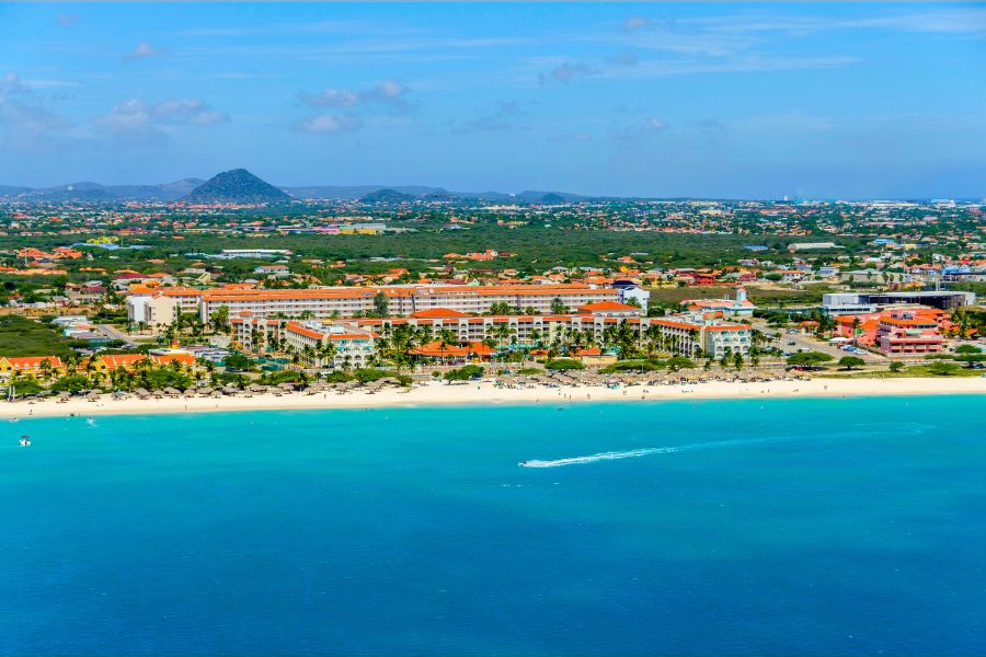 Choosing Between a 4x4 and a Compact Car for Your Aruba Holiday